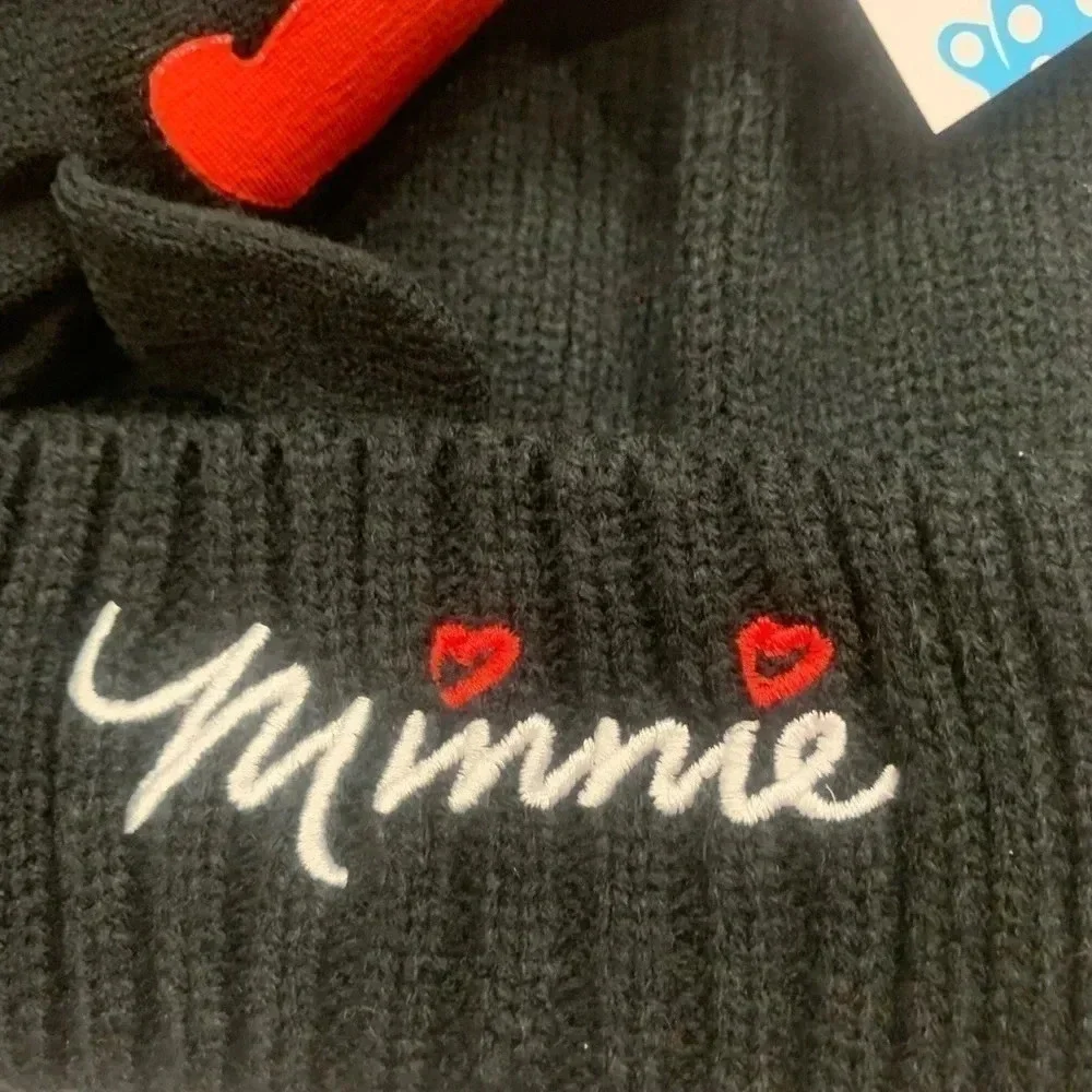 Disney Minnie Mouse hat and gloves set